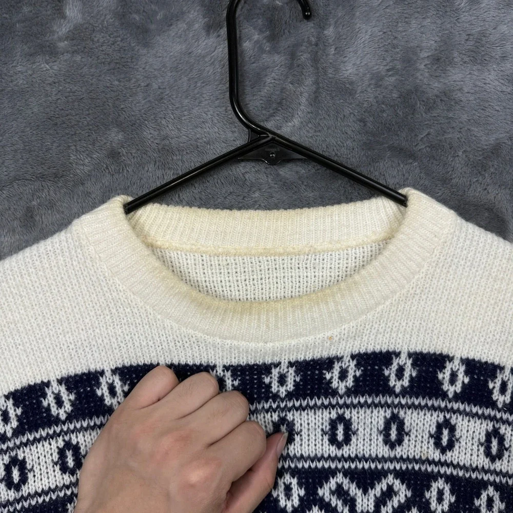 Unbranded Nordic Fair Isle Sweater Mens Medium White Navy Blue Snowflake Knit